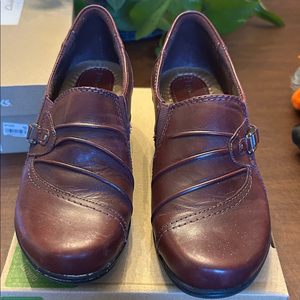 Earth Origins Women's Burgundy Victoria  Loafers -size 8